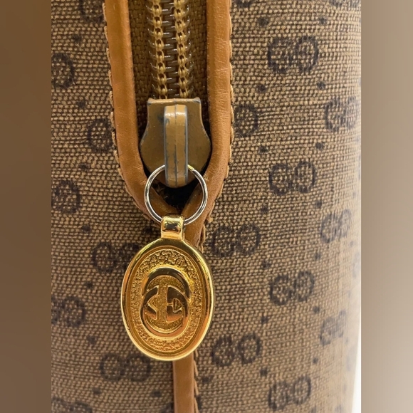 Authentic Gucci Micro GG Supreme Crossbody Bag - Picture 7 of 16